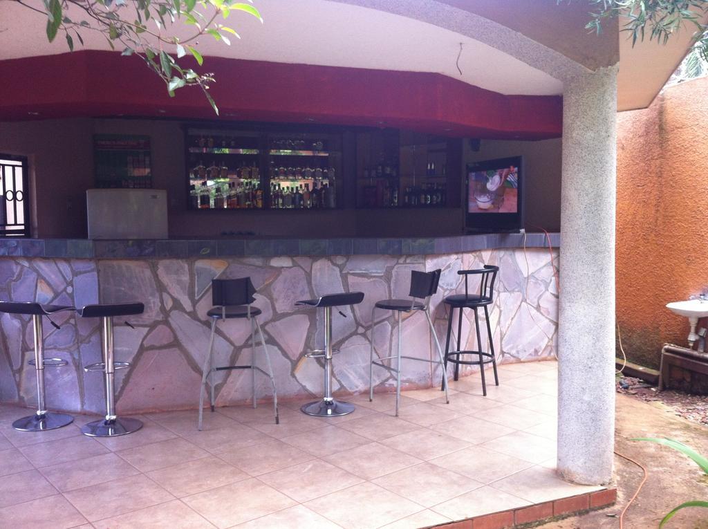 Executive Airport Hotel Entebbe Kültér fotó