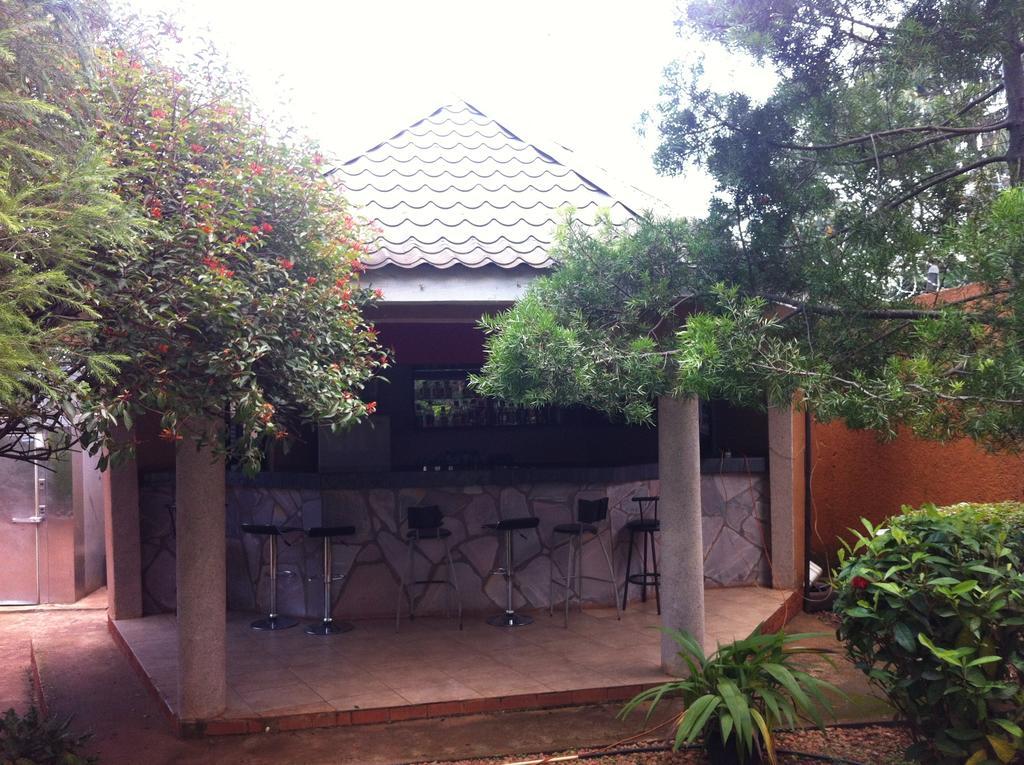 Executive Airport Hotel Entebbe Kültér fotó