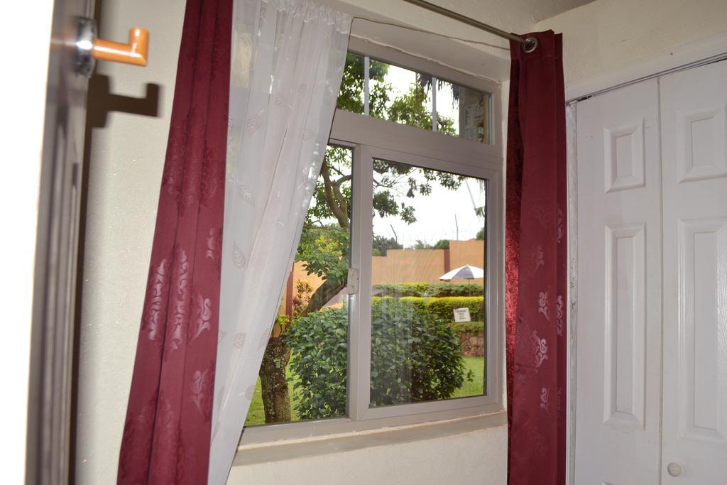 Executive Airport Hotel Entebbe Kültér fotó